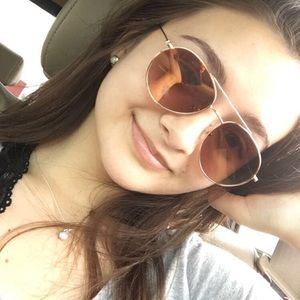 Meet your Posher, Renee